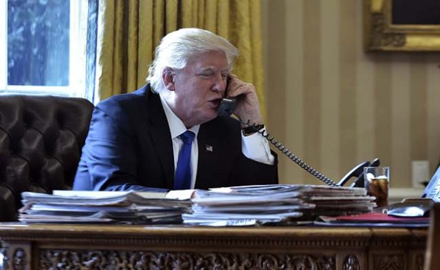 donald-trump_phone