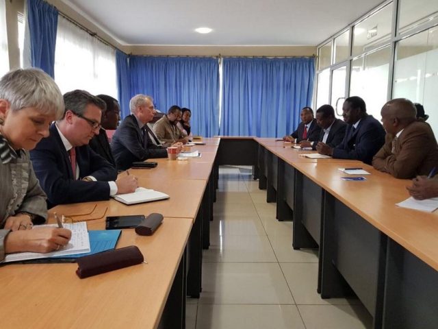 Raila Holds Talks with Foreign Envoys in Nairobi