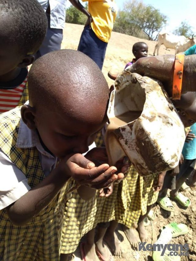 Heartbreaking Photo of School Girl Drinking Muddy Water Angers Kenyans Online