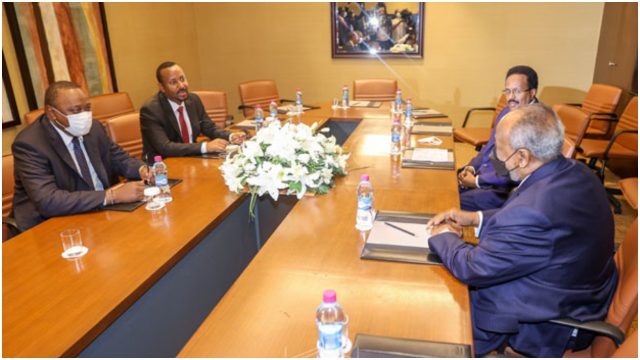 Uhuru Meets President Farmaajo Amid Diplomatic Feud Between Kenya and Somalia 